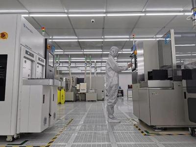 為“北轉(zhuǎn)型”注入新動能 易卜半導體首條先進封裝生產(chǎn)線在寶山通線，加速軟件生態(tài)構(gòu)建